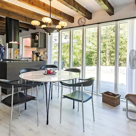 4 Person In Hojslev-by Traum * Højslev